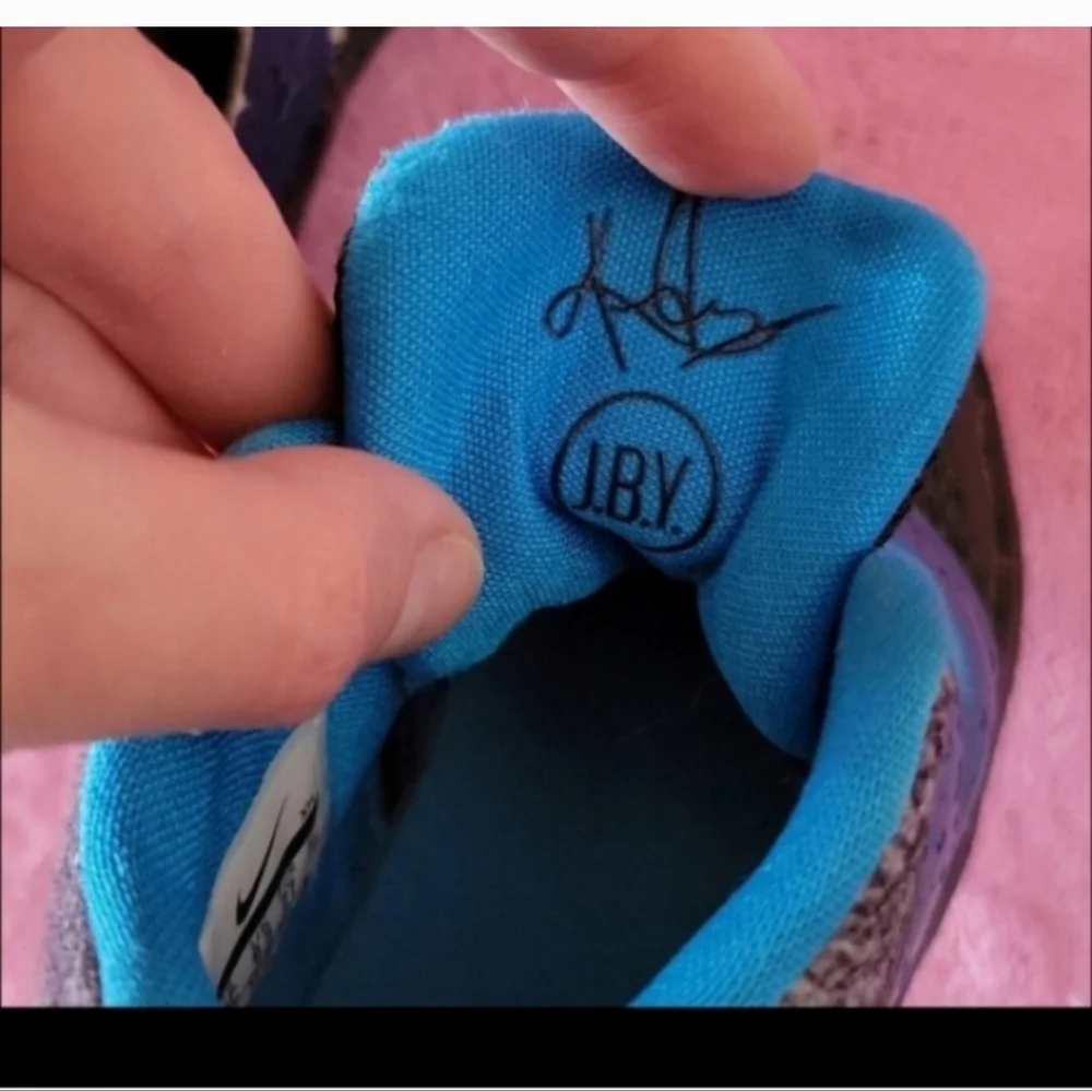 Kids Nike Kyrie shoes size 10